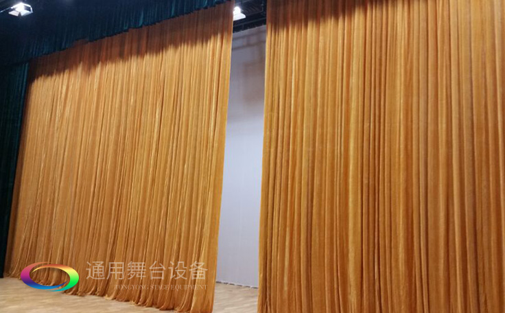 大幕類型、開啟方式！泰州舞臺大幕廠家——通用舞臺幕布，主要用于演出開始、結(jié)束的舞臺啟閉,有時也用作場幕使用