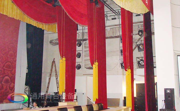 尊重用戶要求、傾聽客戶心聲、認(rèn)真滿足用戶需要！舞臺阻燃幕布廠家訂做【會議報告廳禮堂幕布】【學(xué)校多功能廳幕布】 【慶典演出舞臺幕布】