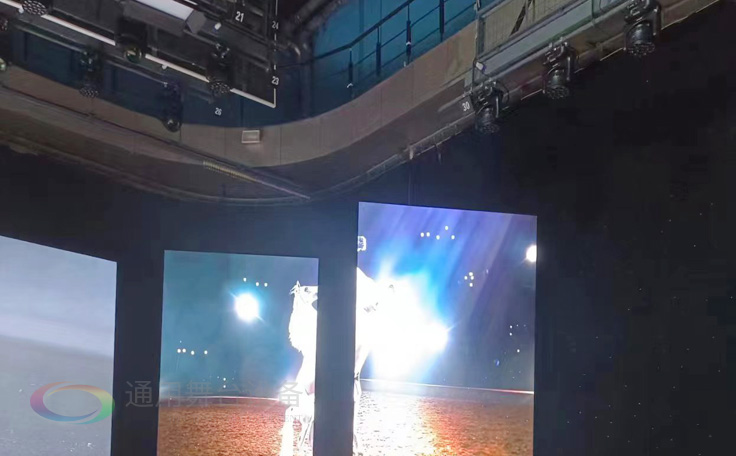 通用舞臺阻燃幕布為曲靖電視臺演播廳提供從系統(tǒng)設(shè)計、設(shè)備成套、安裝施工、系統(tǒng)調(diào)試及技術(shù)支持一體化服務