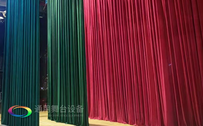 助力教育領(lǐng)域舞臺建設(shè)，推動校園文化發(fā)展！星海中學(xué)報告廳舞臺阻燃幕布建設(shè)項目
